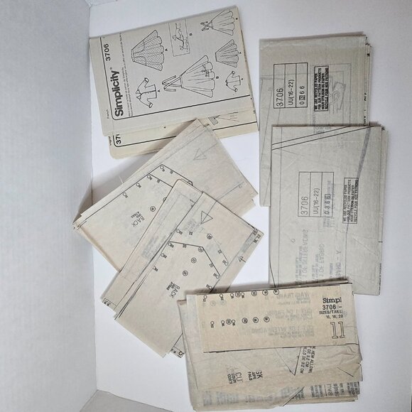 Simplicity 3706 1950s Poodle Skirt & Blouse Sewing Pattern | CUT | Size 16-22 - Picture 4 of 7